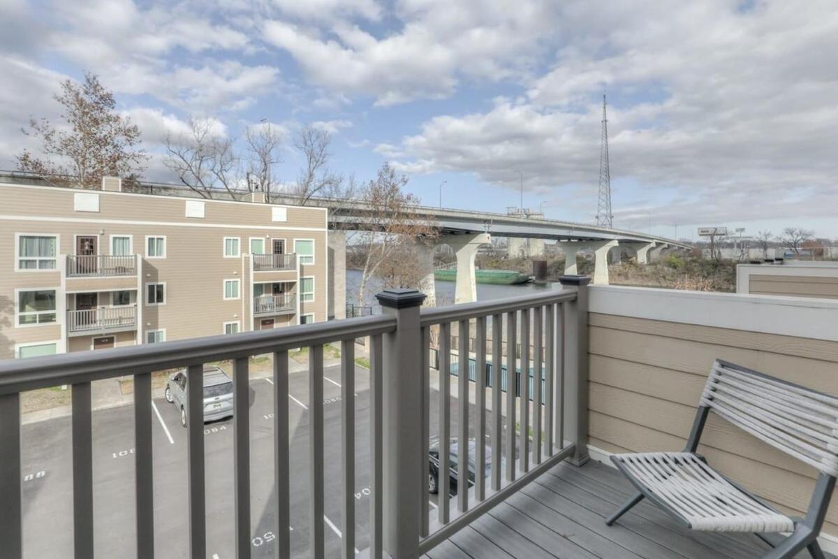 Walk To Broadway Riverfront Condo With Pool NashvilleNashville  Kültér fotó