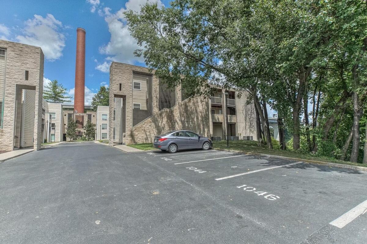 Walk To Broadway Riverfront Condo With Pool NashvilleNashville  Kültér fotó